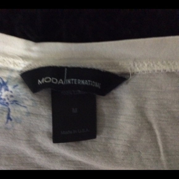 Flowered t-shirt - Picture 2 of 2